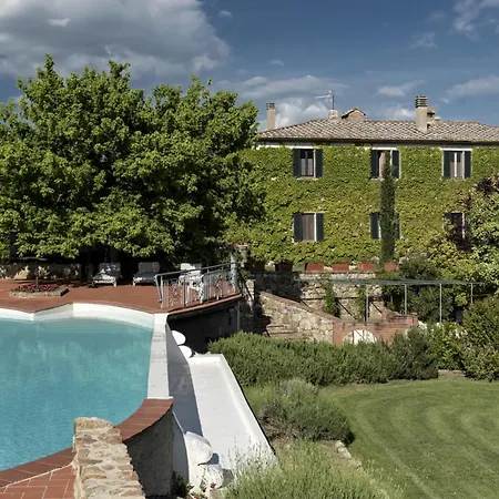 Quaint House In With Shared Pool *