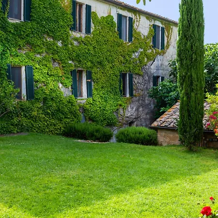 Quaint House In With Shared Pool * Murlo