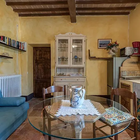 Quaint House In With Shared Pool *