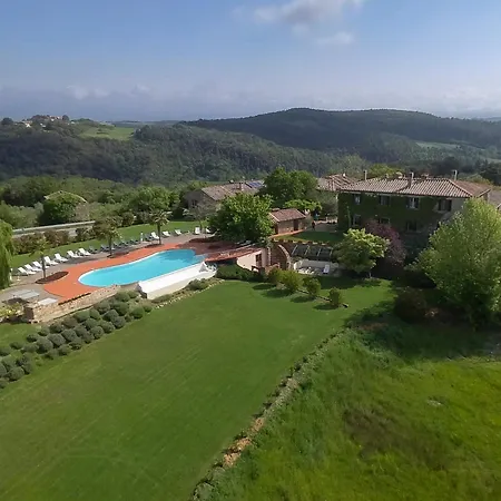 Сasa de vacaciones Quaint House In With Shared Pool