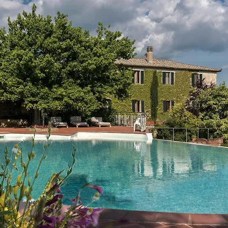 Holiday home Quaint House In With Shared Pool