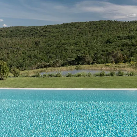 Quaint House In With Shared Pool