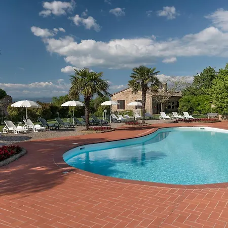 Quaint House In With Shared Pool Holiday home *