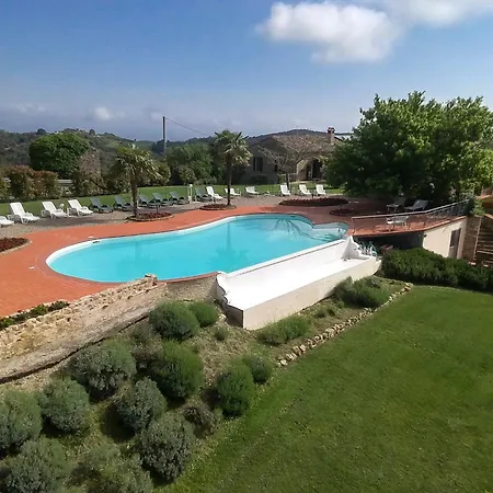 Quaint House In With Shared Pool Murlo