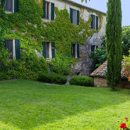 Quaint House In With Shared Pool Murlo