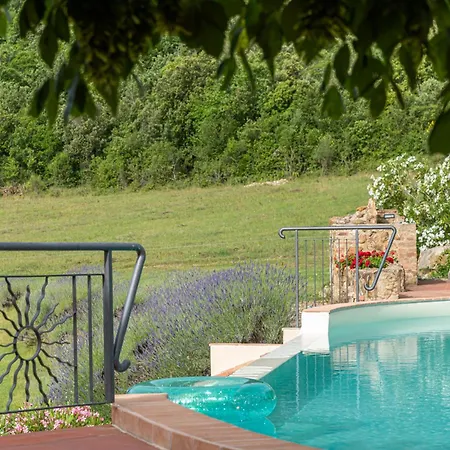 Quaint House In With Shared Pool