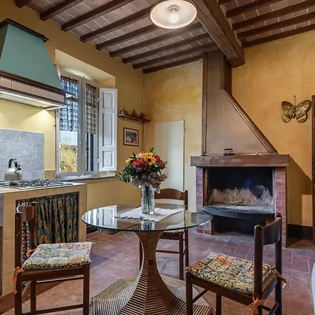Quaint House In With Shared Pool * Murlo