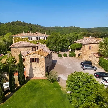 Quaint House In With Shared Pool