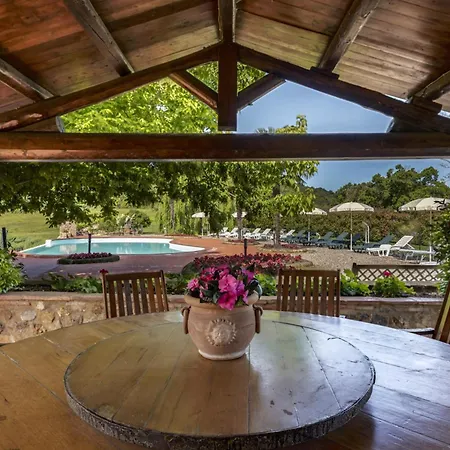Quaint House In With Shared Pool