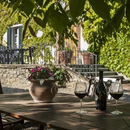 Quaint House In With Shared Pool Vakantiehuis *